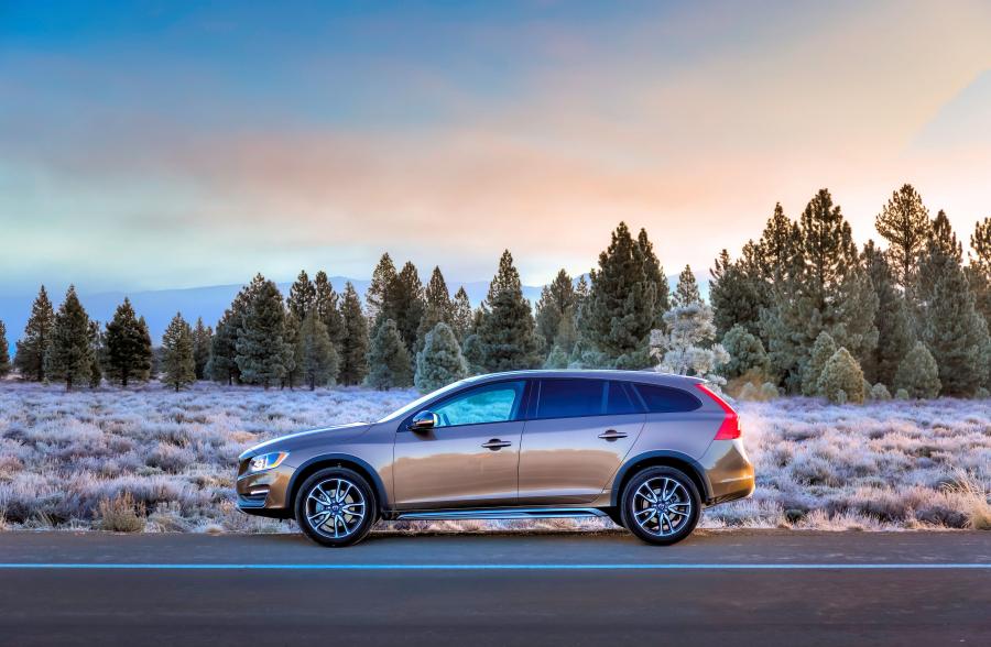  Volvo V60 Cross Country 2015 года  (US) (фото 17 из 23)